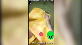 Seorang gadis menawan memperlihatkan payudaranya selama obrolan video 2 min 10 sec