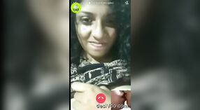 Adorable chica de cabello rizado con rostro expresivo y pechos grandes en videos filtrados 0 mín. 0 sec