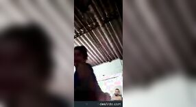 Desi Girls与当地男人的浪漫接触 2 敏 10 sec