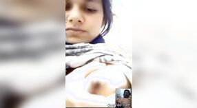 Une indienne exhibe ses seins devant son petit ami en vidéo 3 minute 10 sec