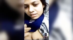 Une indienne exhibe ses seins devant son petit ami en vidéo 0 minute 50 sec