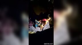 Sepasang suami istri di komunitas pedesaan melakukan aktivitas seksual di malam hari 1 min 00 sec