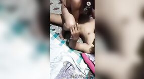 Indiano casalinga dà un sensuale pompino in Telugu video 2 4 min 20 sec