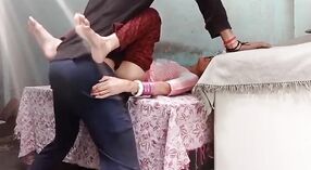 Una sesión apasionada de hacer el amor para parejas de recién casados en hindi, con intensa acción hardcore y una chica india tetona 3 mín. 00 sec