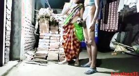 Desi maman se livre au sexe hardcore avec un jeune homme dans une vidéo maison 7 minute 50 sec