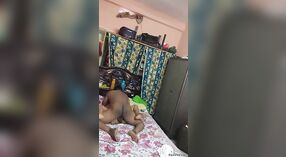 Pasangan indian sing semangat kanggo kegiatan seksual sing kuat 2 min 50 sec