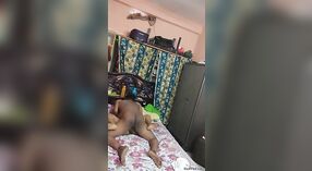 Pasangan indian sing semangat kanggo kegiatan seksual sing kuat 3 min 30 sec