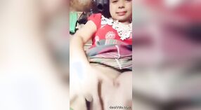 一个刺激她无毛阴道的印度女孩 3 敏 10 sec