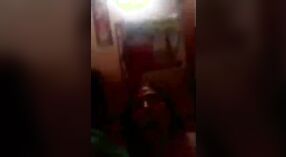 Una pareja en la India se entrega al placer oral por la noche 5 mín. 20 sec