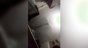 Una pareja en la India se entrega al placer oral por la noche 5 mín. 50 sec