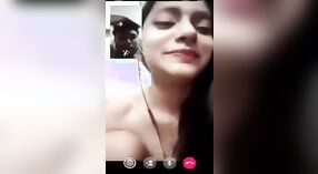 Desi Bayi nuduhake susu lan pus ing video Bengali MMS 6 min 20 sec