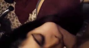 Seorang mahasiswi perguruan tinggi memberikan blowjob tenggorokan dalam dalam video full HD XXX ini 4 min 00 sec