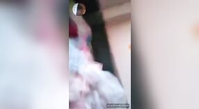 Un solitario Indiano ragazza pleasuring se stessa su un video chiamata con lei fidanzato 0 min 50 sec