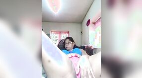 Bojo India sing luwih tuwa menehi kinerja mudo lengkap ing live webcam, kalebu driji driji lan doggystyle 0 min 0 sec