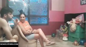 Una seductora mujer casada se involucra en una intensa actividad sexual con la pareja de su hermana. 0 mín. 0 sec