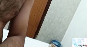 Amatoriale webcam ragazza dà footjob e pompino, Indiano Desi babe con grandi tette 5 min 50 sec