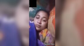 Desi menina ostenta suas curvas em solo de chamada de vídeo Parte 2 5 minuto 20 SEC