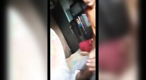 Vídeo de sexo Amador indiano de um estudante universitário atraente, Jaishree, envolvido em prazer oral e sexo universitário 2 minuto 50 SEC