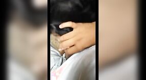 Vídeo de sexo Amador indiano de um estudante universitário atraente, Jaishree, envolvido em prazer oral e sexo universitário 3 minuto 20 SEC