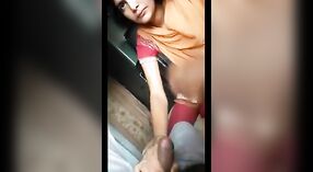 Cinta de sexo amateur india de la atractiva estudiante universitaria Jaishree participando en placer oral y sexo universitario 3 mín. 30 sec