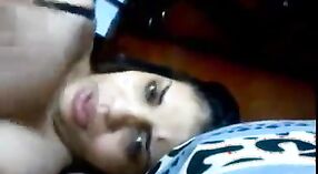 Chat de sexo móvil entre una universitaria bangladesí y su novio 0 mín. 40 sec