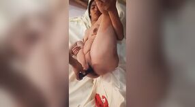 Desi vợ explores âm đạo niềm vui với dildo trong tự chế video 9 tối thiểu 30 sn