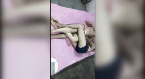 Video porno India yang direkam secara diam-diam: Kamera tersembunyi menangkap seks amatir 2 min 20 sec