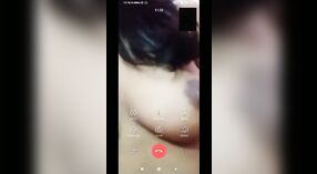 Un video de striptease en solitario de una novia india para su pareja 1 mín. 20 sec