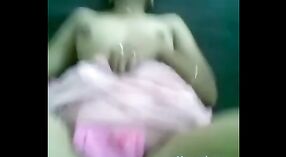 Desi dona de casa indulges em apaixonado manhã sexo em isto fumegante vídeo 1 minuto 20 SEC