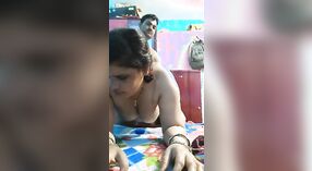 Desi mulher gosta de estilo cachorrinho com seus maridos irmão 0 minuto 0 SEC