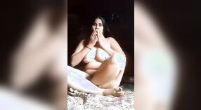 Paffuto villaggio casalinga bhabhis solo nudo mostra catturato su selfie cam 1 min 20 sec