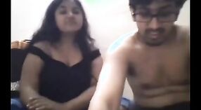 Baisers sensuels et attouchements dans la maison familiale punjabi 2 minute 30 sec