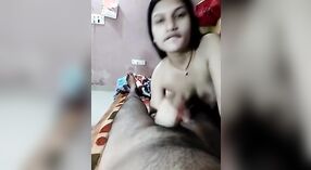 Indiana dona de casa dá um handjob para seu marido em POV 2 minuto 40 SEC