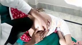 Rendez-vous secret des médecins avec un adolescent amateur indien 3 minute 20 sec