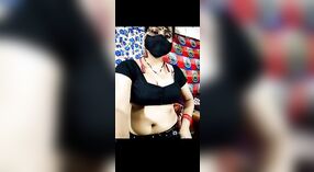 Vidéo privée d'une femme mariée indienne de sa séance de plaisir en solo 0 minute 0 sec