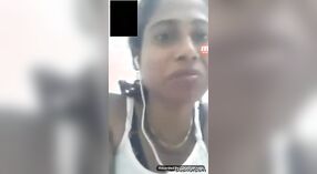 Nghiệp dư tamil webcam cô gái flaunts cô ấy lớn ngực và cơ quan sinh dục trên video gọi 0 tối thiểu 0 sn