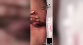 Nuevo lanzamiento: Adorable niña india hace alarde de sus pechos y vagina en la webcam 4 mín. 50 sec