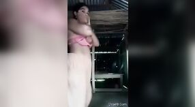 印度网络摄像头女孩在第二部分炫耀她的乳房和阴道 2 敏 30 sec