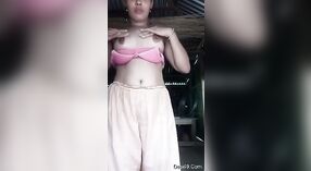 Gadis webcam India memamerkan payudara dan vaginanya di bagian kedua 2 min 40 sec