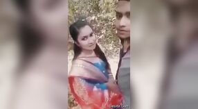 Una cita apasionada al aire libre con una ama de casa india y un encuentro oral sensual 0 mín. 0 sec