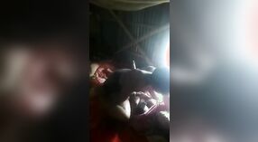 Bojone lan bapak India lan bapak sing melu kegiatan seksual sing dijupuk ing kamera sing didhelikake 5 min 50 sec