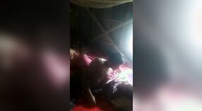 Bojone lan bapak India lan bapak sing melu kegiatan seksual sing dijupuk ing kamera sing didhelikake 0 min 50 sec