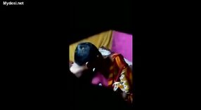 Wong wadon sing wis nikah India katon nggawe jinis karo tangga-pidana ing video sing jelas 0 min 0 sec