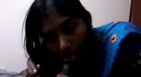 Femme au foyer indienne d'Andhra fait une pipe et se déshabille pour le sexe 0 minute 0 sec