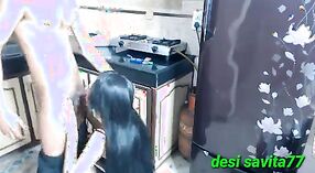 Desi sex tube presenta a Agra Mai en un encuentro hardcore con una esposa sexy 2 mín. 40 sec