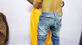 Famiglia sesso in Hindi xxx video con Gharati Mai e Choda Chodi 1 min 40 sec