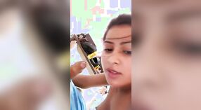 Desi indígena menina goza equitação galo em amador mms vídeo 2 minuto 20 SEC