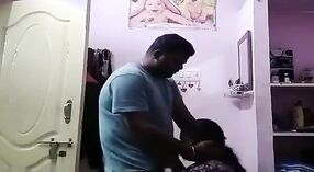 India Bhabi se entrega al placer con el amigo cercano de su esposo 2 mín. 30 sec