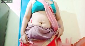 Sangeeta, seorang wanita Telugu dewasa, menginginkan bercinta yang penuh gairah dan intens dengan iringan audio Telugu yang eksplisit 1 min 40 sec