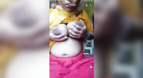 业余印度家庭主妇独奏秀在网络摄像头上泄漏 0 敏 40 sec